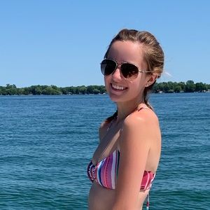 Meet your Posher, Ashley